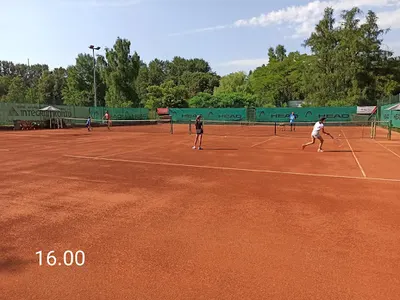 Korty Tenisowe "PARK" - nauka gry w tenisa, lekcje tenisa.